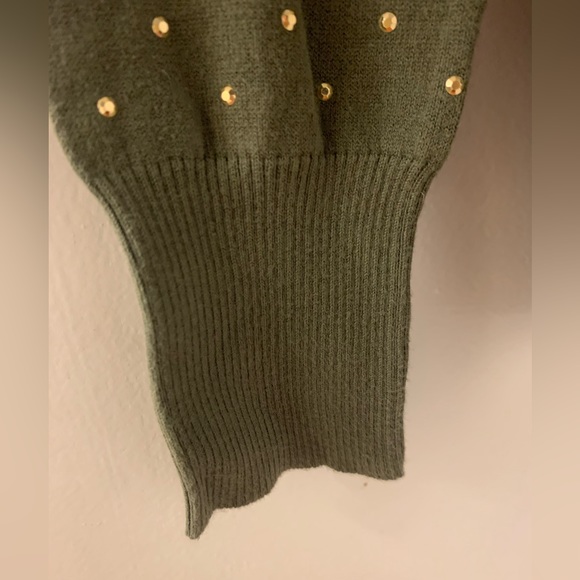 Green sweater with stud details. EUC. Size medium. - Picture 4 of 8